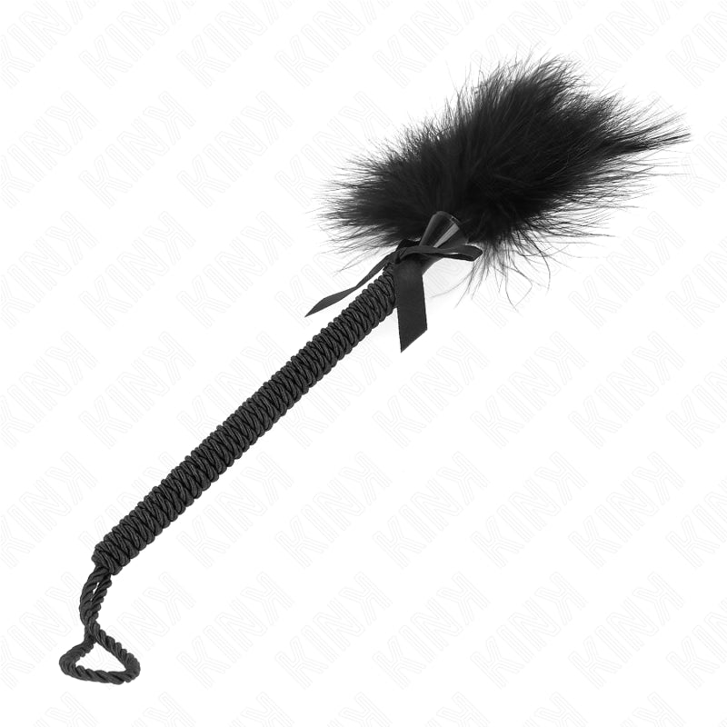KINK VARINHA DE CORDA DE NYLON COM PENAS DE CoCEGAS E LAyO PRETO 25 CM