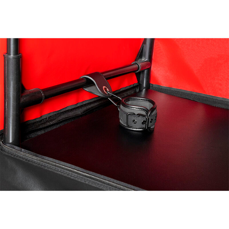 SECRET DOME KINK CLUB CABINA BUKKAKE PRETO E VERMELHO