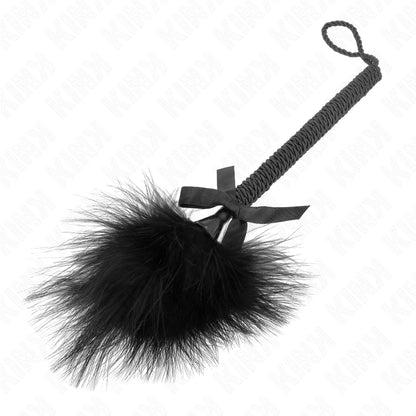 KINK VARINHA DE CORDA DE NYLON COM PENAS DE CoCEGAS E LAyO PRETO 25 CM