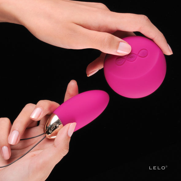 LELO LYLA 2 INSIGNIA DESIGN EDITION EGG MASSAGER CERISE